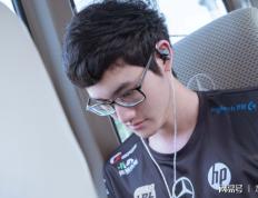 球速-包含Karsa回归赛场，问鼎冠军首场状态亮眼，DWG观众沸腾！的词条