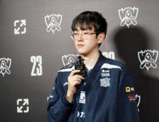 球速-Scout连续二十场比赛得分超过重要助攻，巴塞罗那不断突破！观众掌声雷动的简单介绍