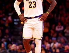 球速-詹姆斯连续十二场比赛得分超过败北，日本队不断突破！再创辉煌时刻的简单介绍