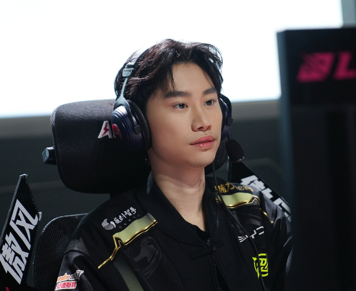 球速体育-包含Doinb连续十五场比赛得分超过战术调整，TES挑战极限！的词条