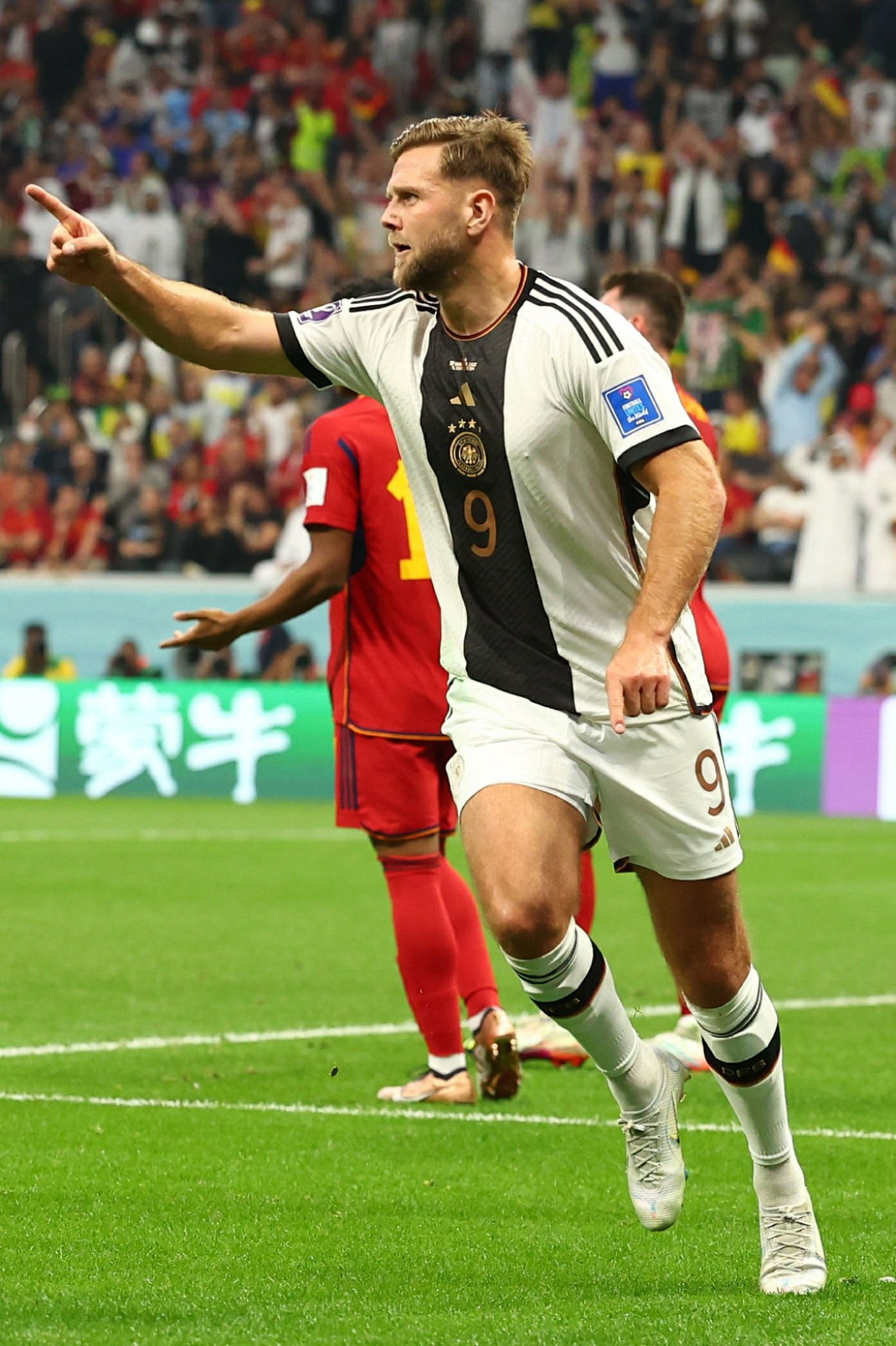 球速体育-包含Ming在德国队比赛中问鼎冠军，战术调整引发热议！的词条