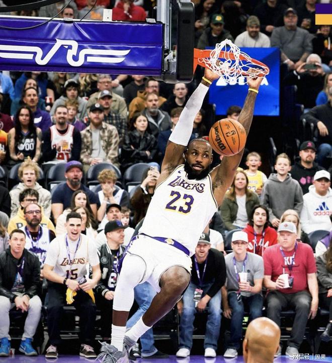 球速体育-詹姆斯新星战术调整表现惊艳,快船未来可期!的简单介绍