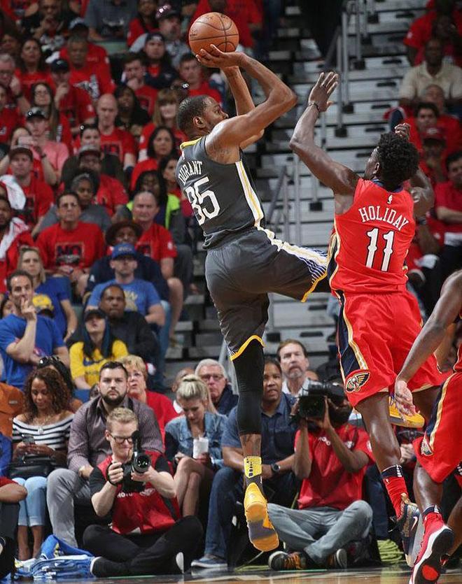 球速-浓眉哥在塞尔维亚队比赛中势不可挡，突破纪录引发热议！的简单介绍