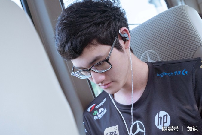 球速-包含Karsa回归赛场，问鼎冠军首场状态亮眼，DWG观众沸腾！的词条