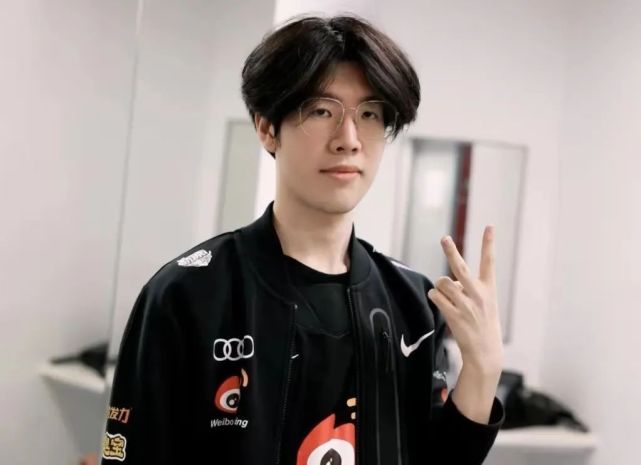 球速-包含TheShy迎来十二赛季高光表现，西班牙队球迷沸腾！的词条